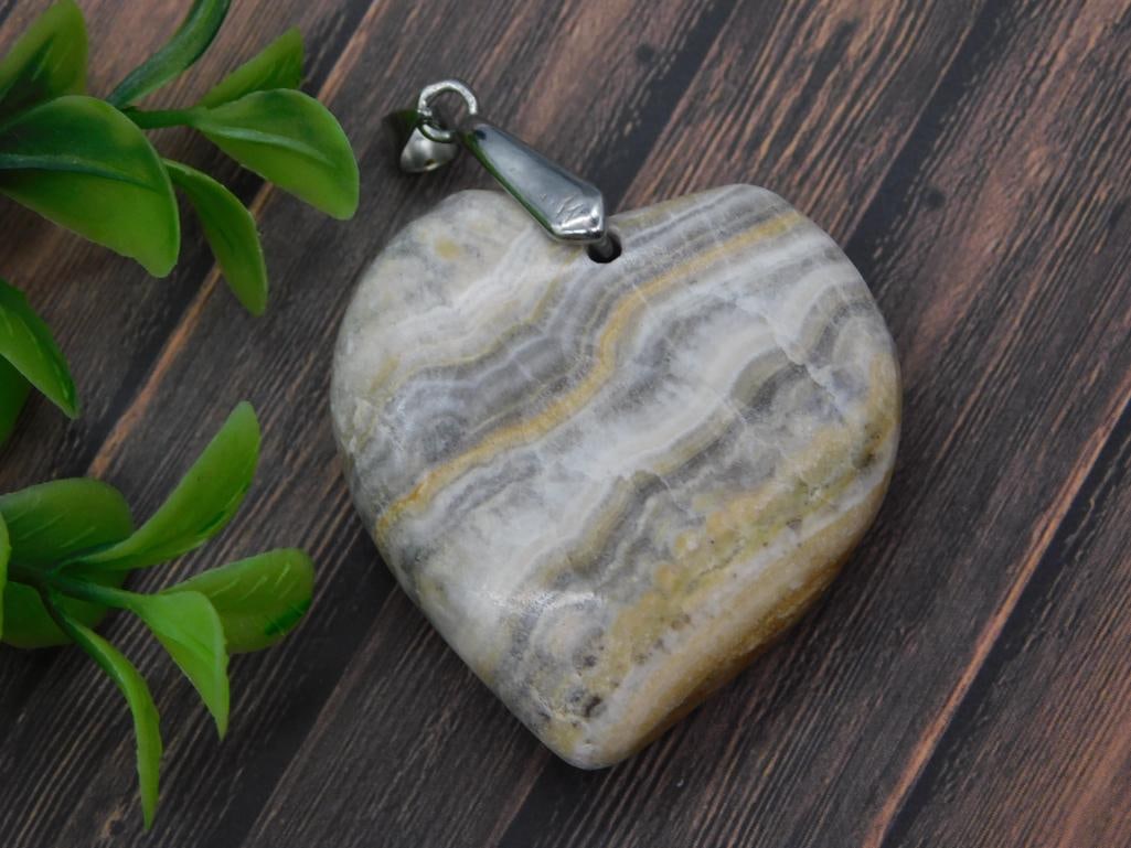 ROCK STONE LAPIDARY SPECIMEN: ROCK STONE LAPIDARY SPECIMEN — Part of our Discover Vintage Vault, Crystals and Gems auction at HATMAN'S Auctions! Please see photos for measurements and condition. YES, we have in-house shipping!