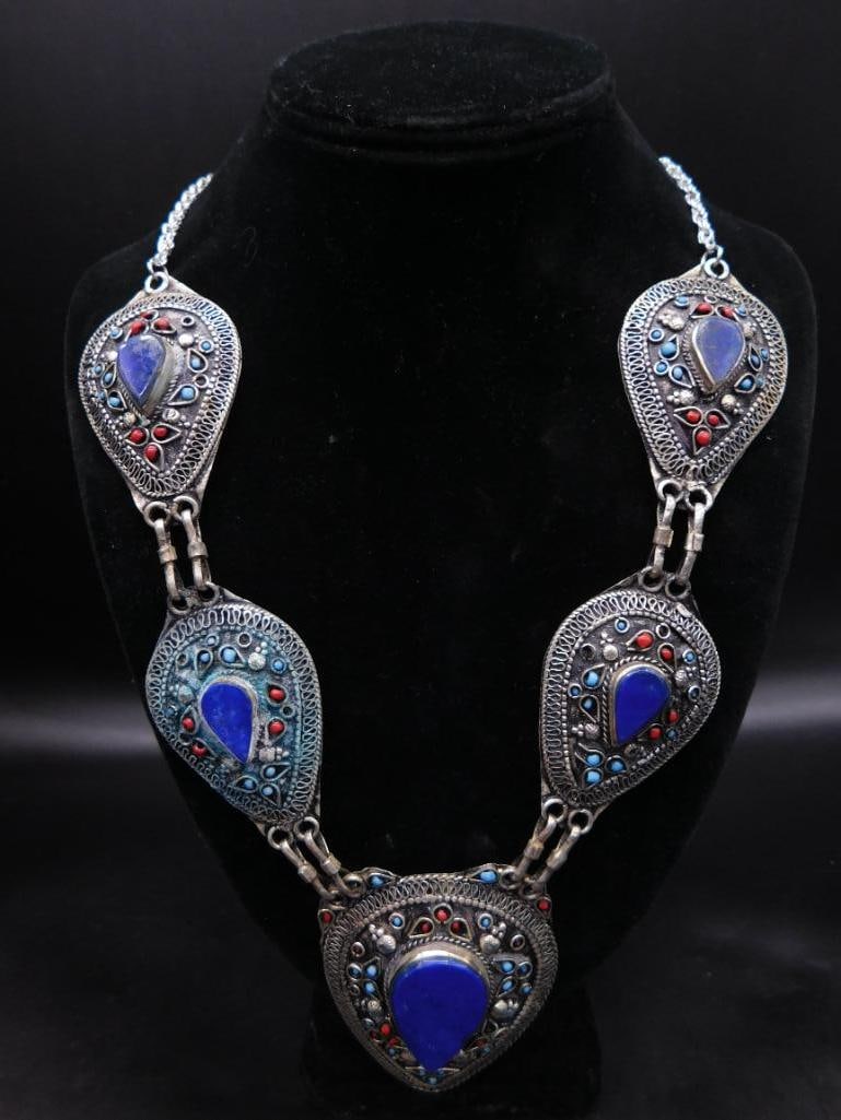LAPIS LAZULI MEDALLION NECKLACE ROCK STONE LAPIDARY SPECIMEN: LAPIS LAZULI MEDALLION NECKLACE ROCK STONE LAPIDARY SPECIMEN — Part of our Discover Vintage Vault, Crystals and Gems auction at HATMAN'S Auctions! Please see photos for measurements and condition.
