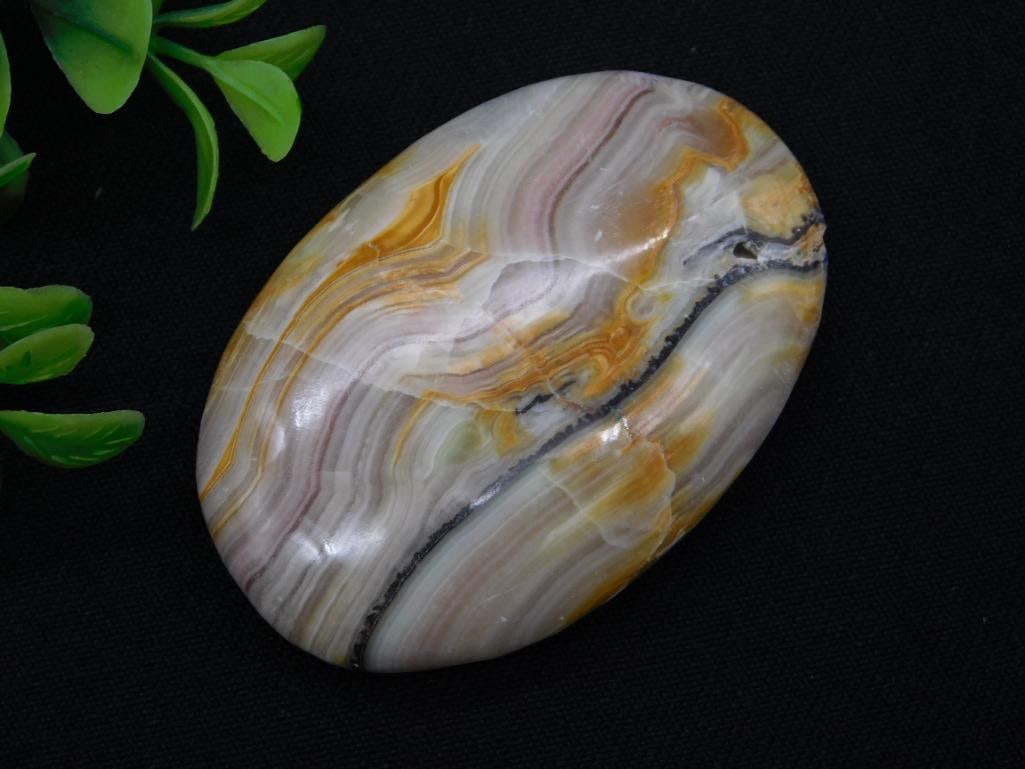 BANDED ONYX ROCK STONE LAPIDARY SPECIMEN: BANDED ONYX ROCK STONE LAPIDARY SPECIMEN — Part of our Discover Vintage Vault, Crystals and Gems auction at HATMAN'S Auctions! Please see photos for measurements and condition. YES, we have in-house