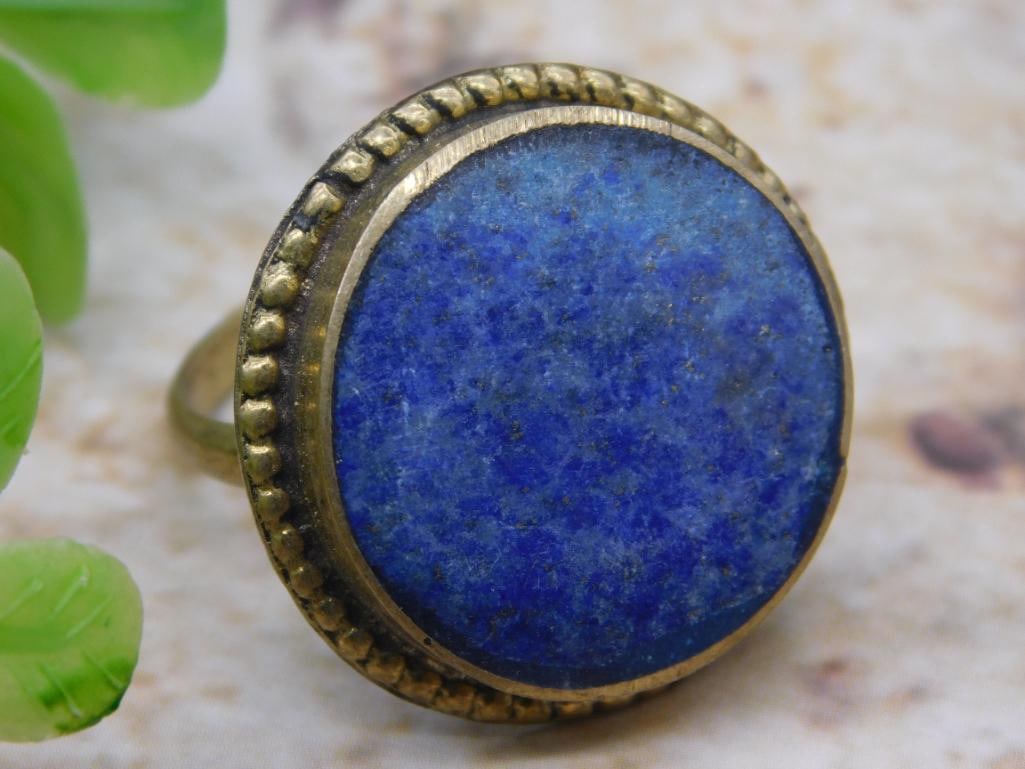 LAPIS LAZULI RING SIZE 9 ROCK STONE LAPIDARY SPECIMEN: LAPIS LAZULI RING SIZE 9 ROCK STONE LAPIDARY SPECIMEN — Part of our Discover Vintage Vault, Crystals and Gems auction at HATMAN'S Auctions! Please see photos for measurements and condition. YES, we 