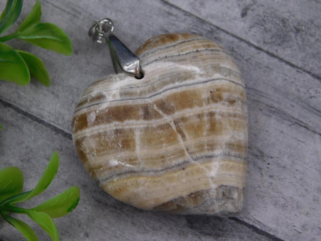 BANDED CALCITE HEART PENDANT ROCK STONE LAPIDARY SPECIMEN: BANDED CALCITE HEART PENDANT ROCK STONE LAPIDARY SPECIMEN — Part of our Discover Vintage Vault, Crystals and Gems auction at HATMAN'S Auctions! Please see photos for measurements and condition. YES,