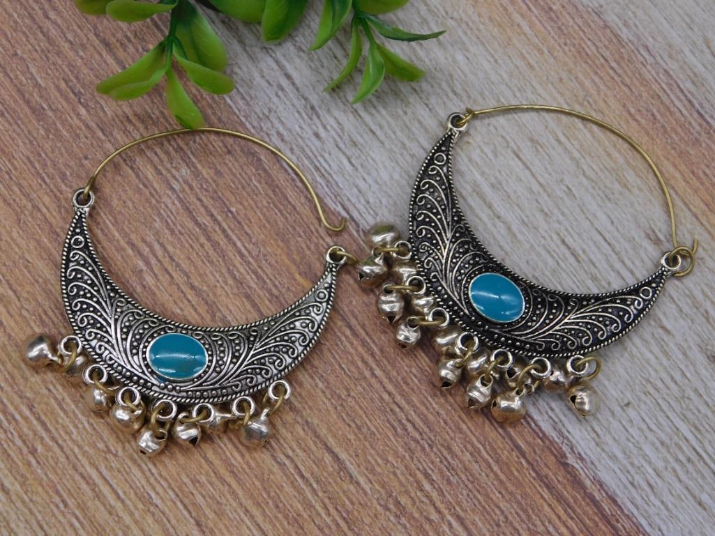 TURQUOISE HOOP EARRINGS WITH BELLS ROCK STONE LAPIDARY SPECIMEN: TURQUOISE HOOP EARRINGS WITH BELLS ROCK STONE LAPIDARY SPECIMEN — Part of our Discover Vintage Vault, Crystals and Gems auction at HATMAN'S Auctions! Please see photos for measurements and condition