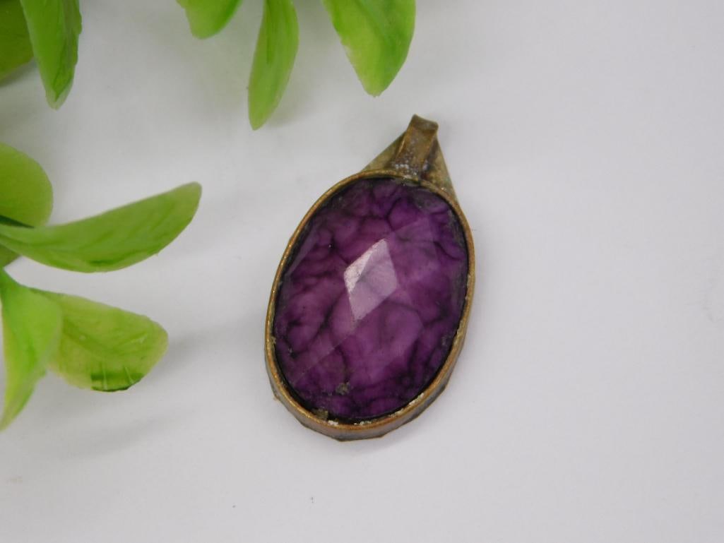 STONE PENDANT ROCK STONE LAPIDARY SPECIMEN: STONE PENDANT ROCK STONE LAPIDARY SPECIMEN — Part of our Discover Vintage Vault, Crystals and Gems auction at HATMAN'S Auctions! Please see photos for measurements and condition. YES, we have