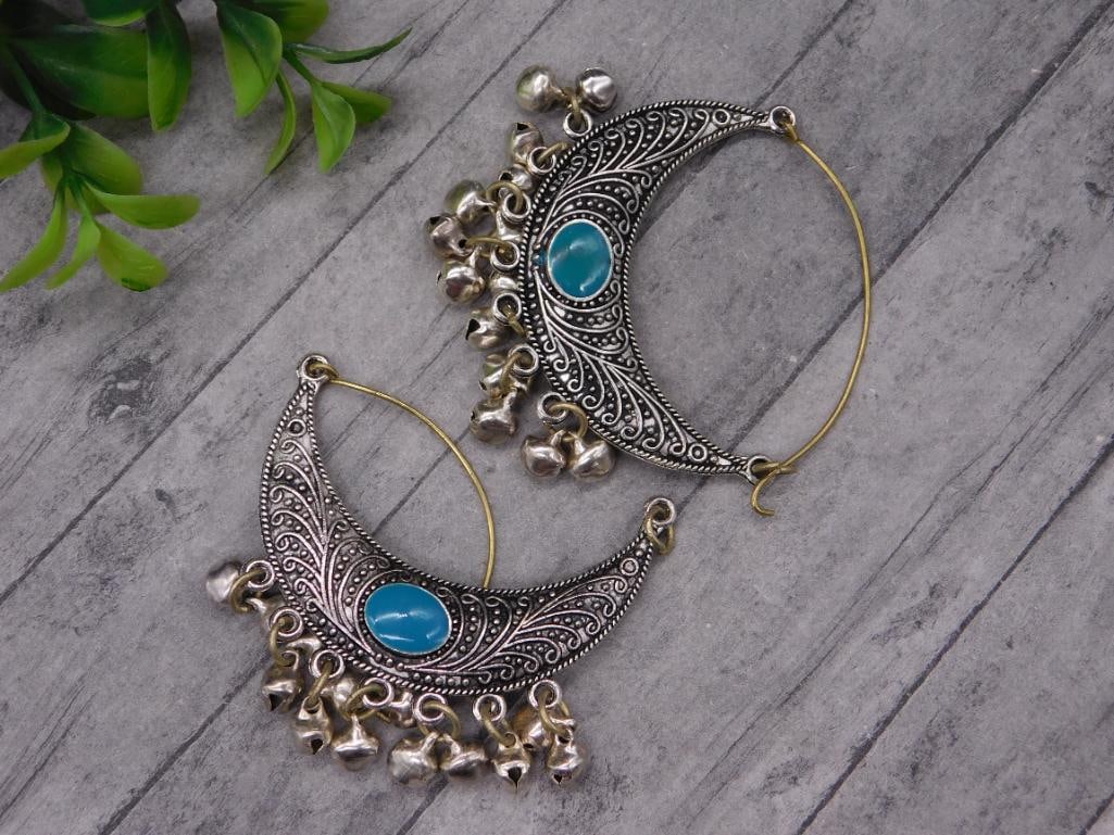 TURQUOISE HOOP EARRINGS WITH BELLS ROCK STONE LAPIDARY SPECIMEN: TURQUOISE HOOP EARRINGS WITH BELLS ROCK STONE LAPIDARY SPECIMEN — Part of our Discover Vintage Vault, Crystals and Gems auction at HATMAN'S Auctions! Please see photos for measurements and