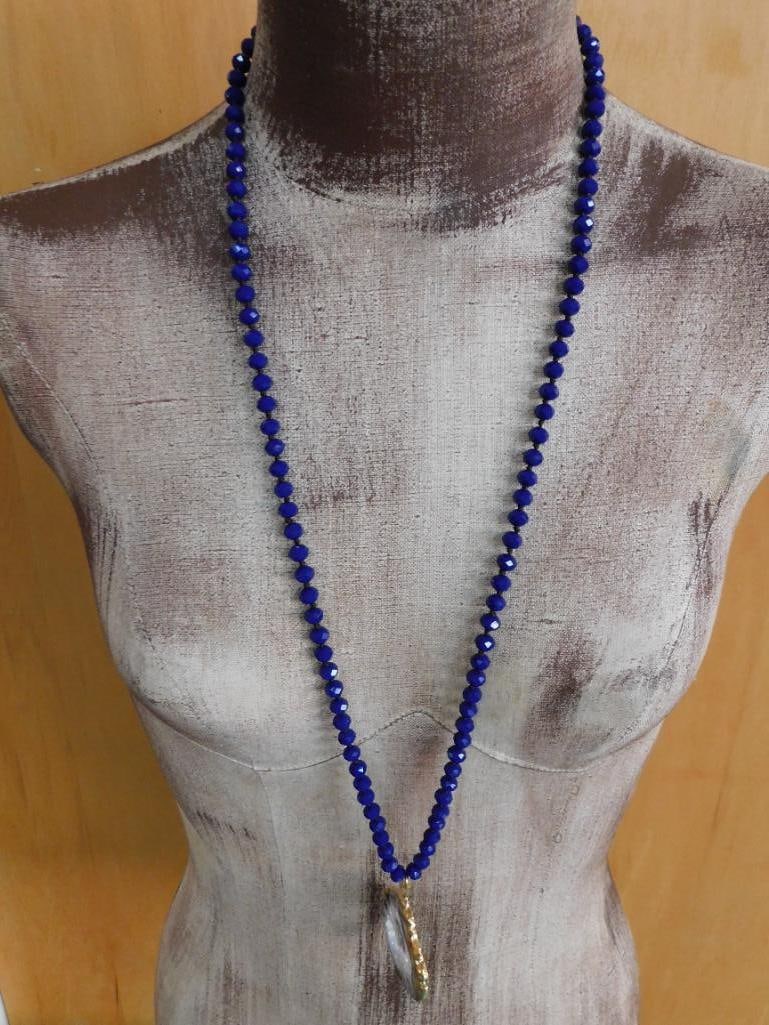 LAPIS LAZULI ROCK STONE LAPIDARY SPECIMEN: LAPIS LAZULI ROCK STONE LAPIDARY SPECIMEN — Part of our Discover Vintage Vault, Crystals and Gems auction at HATMAN'S Auctions! Please see photos for measurements and condition. YES, we have