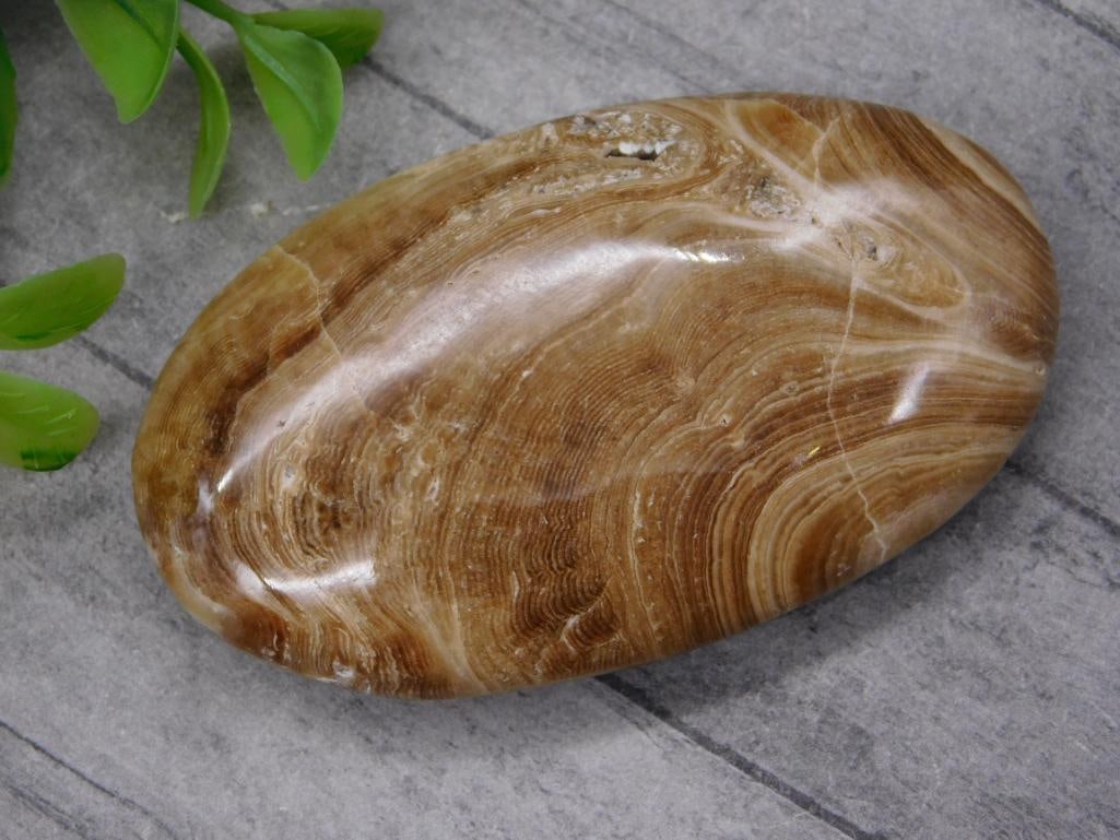 CHOCOLATE CALCITE ROCK STONE LAPIDARY SPECIMEN: CHOCOLATE CALCITE ROCK STONE LAPIDARY SPECIMEN — Part of our Discover Vintage Vault, Crystals and Gems auction at HATMAN'S Auctions! Please see photos for measurements and condition. YES, we have in