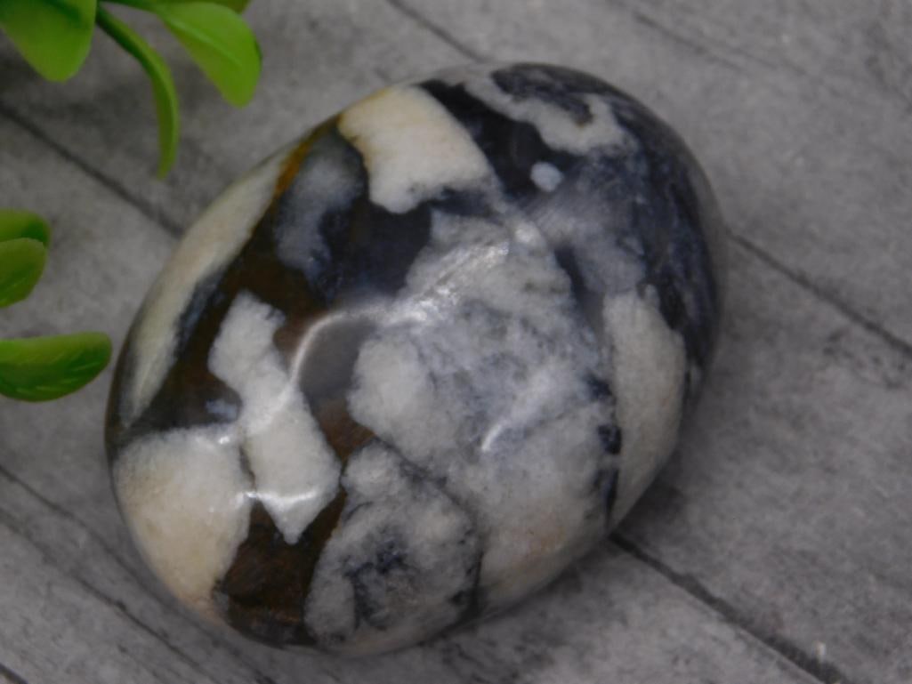 ZEBRA JASPER PALM STONE ROCK STONE LAPIDARY SPECIMEN: ZEBRA JASPER PALM STONE ROCK STONE LAPIDARY SPECIMEN — Part of our Discover Vintage Vault, Crystals and Gems auction at HATMAN'S Auctions! Please see photos for measurements and condition. YES, we h