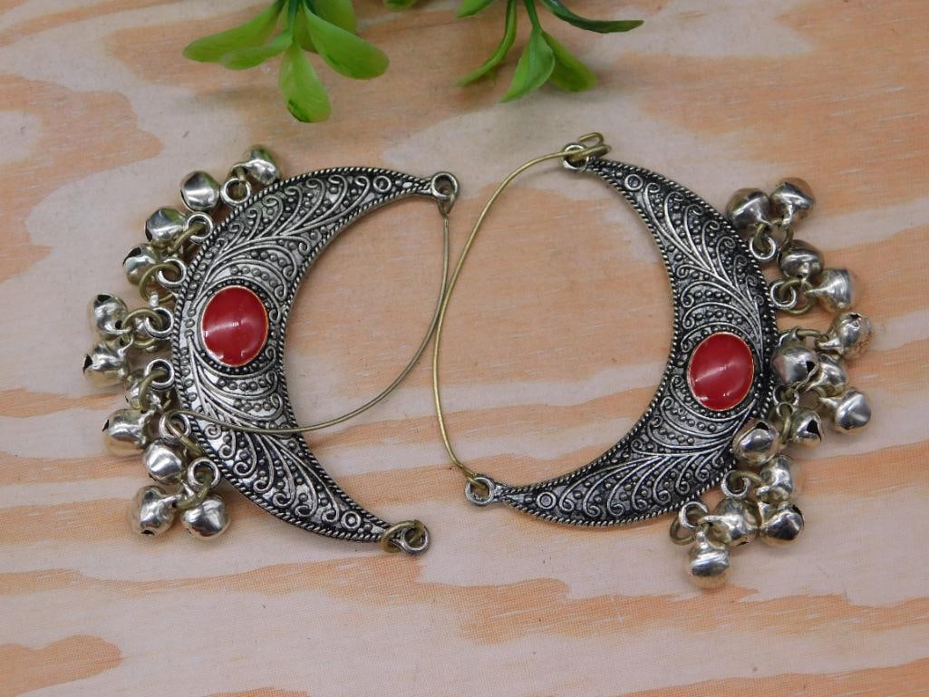 RED JASPER HOOP EARRINGS WITH BELLS ROCK STONE LAPIDARY SPECIMEN: RED JASPER HOOP EARRINGS WITH BELLS ROCK STONE LAPIDARY SPECIMEN — Part of our Discover Vintage Vault, Crystals and Gems auction at HATMAN'S Auctions! Please see photos for measurements and