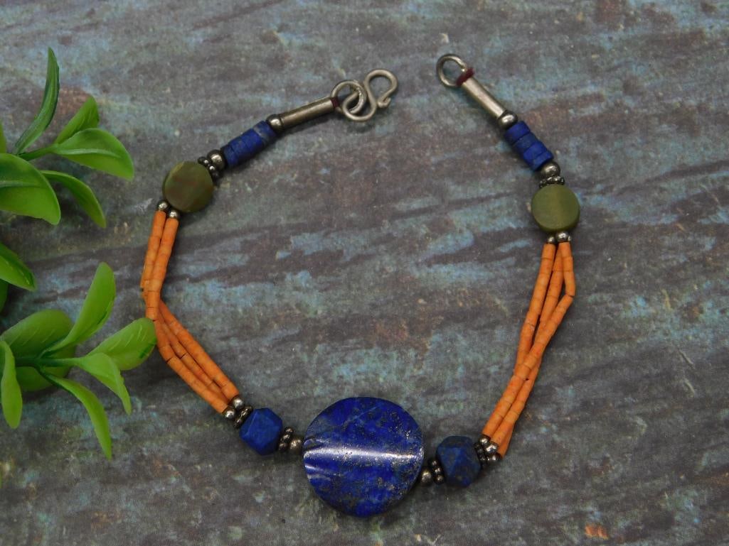 MIXED STONE BRACELET ROCK STONE LAPIDARY SPECIMEN: MIXED STONE BRACELET ROCK STONE LAPIDARY SPECIMEN — Part of our Discover Vintage Vault, Crystals and Gems auction at HATMAN'S Auctions! Please see photos for measurements and condition. YES, we
