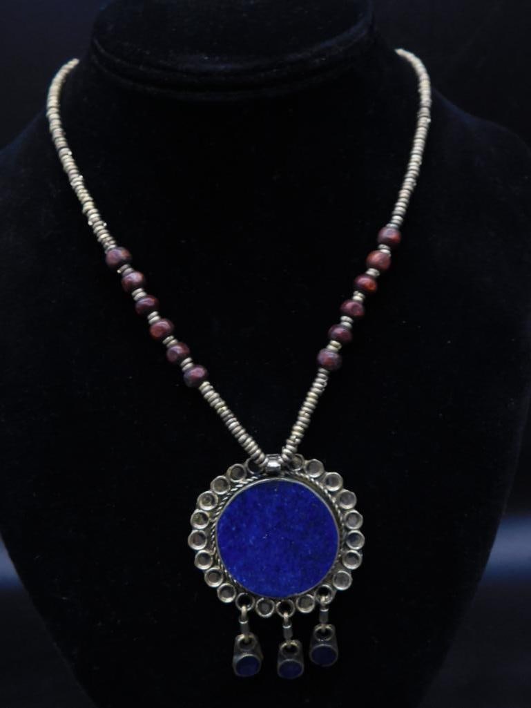 LAPIS LAZULI PENDANT ON CHAIN NECKLACE ROCK STONE LAPIDARY SPECIMEN: LAPIS LAZULI PENDANT ON CHAIN NECKLACE ROCK STONE LAPIDARY SPECIMEN — Part of our Discover Vintage Vault, Crystals and Gems auction at HATMAN'S Auctions! Please see photos for measurements and