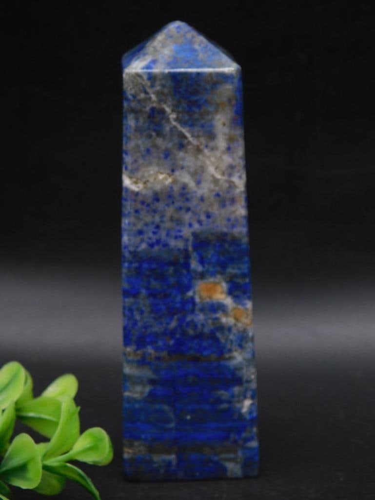 LAPIS LAZULI OBELISK ROCK STONE LAPIDARY SPECIMEN: LAPIS LAZULI OBELISK ROCK STONE LAPIDARY SPECIMEN — Part of our Discover Vintage Vault, Crystals and Gems auction at HATMAN'S Auctions! Please see photos for measurements and condition. YES, we