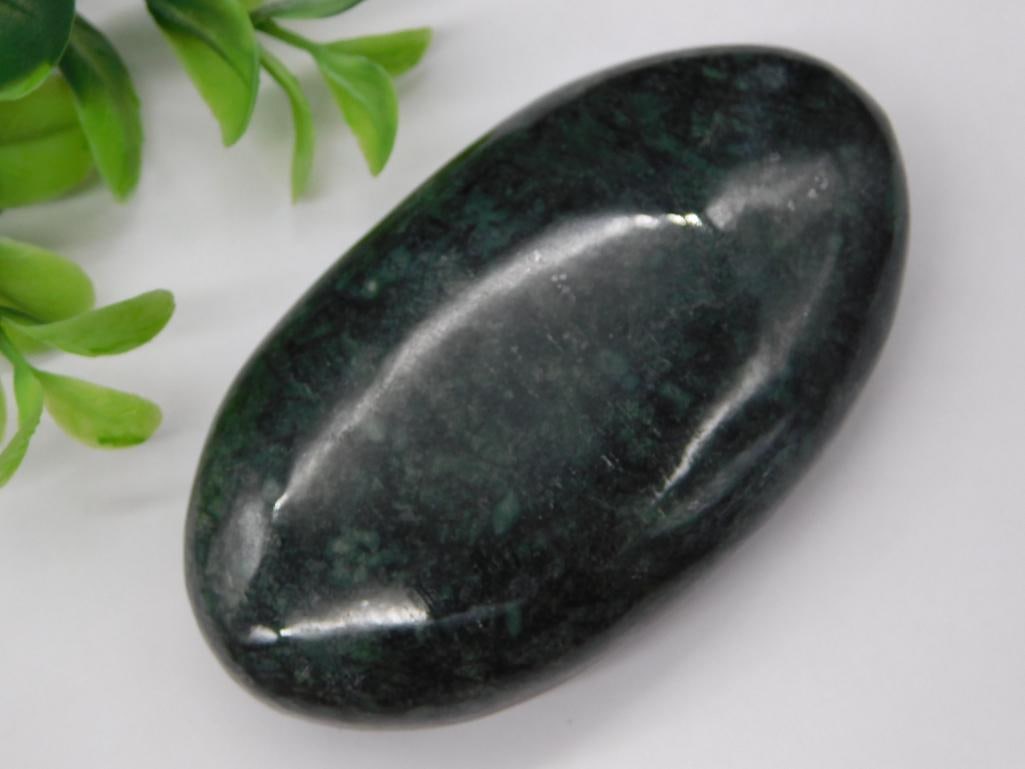 PALM STONE ROCK STONE LAPIDARY SPECIMEN: PALM STONE ROCK STONE LAPIDARY SPECIMEN — Part of our Discover Vintage Vault, Crystals and Gems auction at HATMAN'S Auctions! Please see photos for measurements and condition. YES, we have in-house