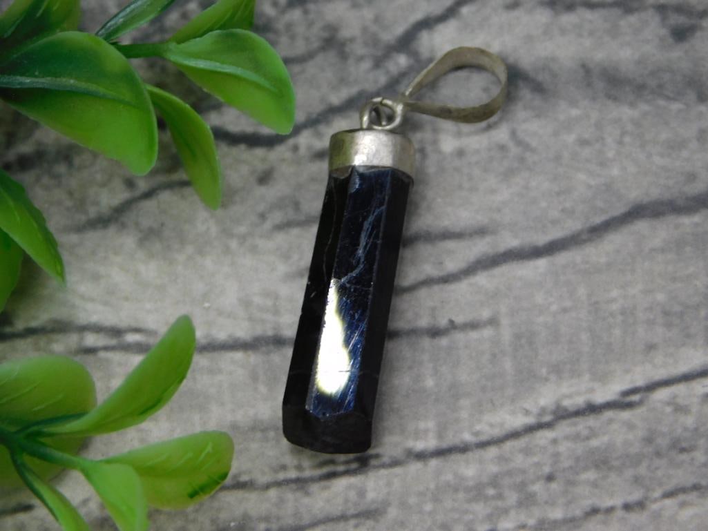 BLACK TOURMALINE PENDANT ROCK STONE LAPIDARY SPECIMEN: BLACK TOURMALINE PENDANT ROCK STONE LAPIDARY SPECIMEN — Part of our Discover Vintage Vault, Crystals and Gems auction at HATMAN'S Auctions! Please see photos for measurements and condition. YES, we 