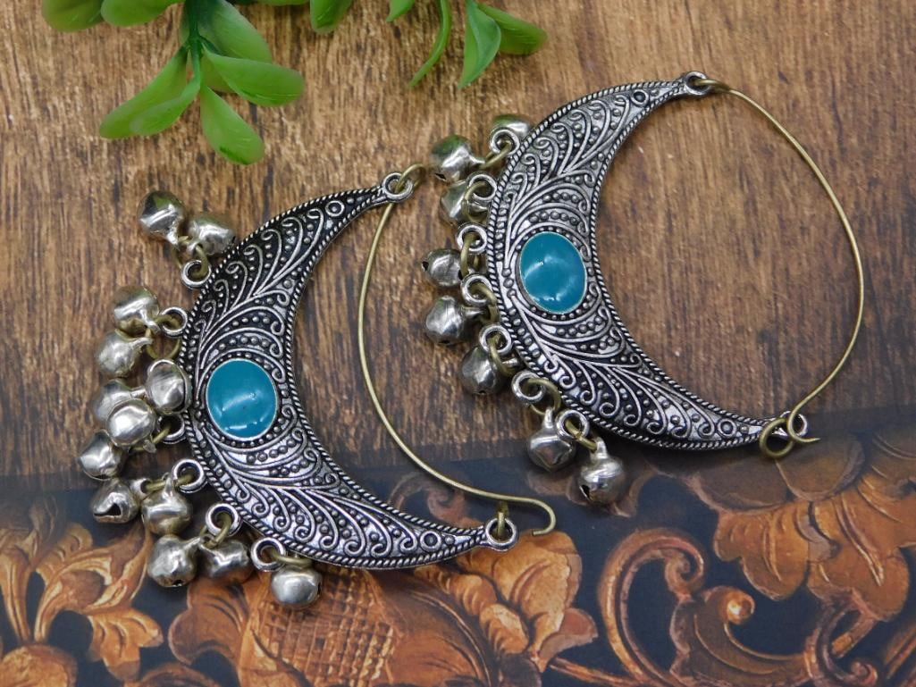 TURQUOISE HOOP EARRINGS WITH BELLS ROCK STONE LAPIDARY SPECIMEN: TURQUOISE HOOP EARRINGS WITH BELLS ROCK STONE LAPIDARY SPECIMEN — Part of our Discover Vintage Vault, Crystals and Gems auction at HATMAN'S Auctions! Please see photos for measurements and