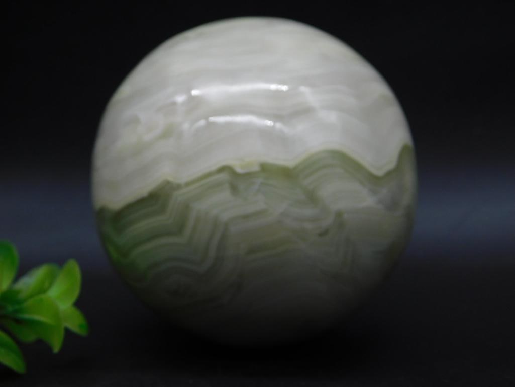 STONE SPHERE ROCK STONE LAPIDARY SPECIMEN: STONE SPHERE ROCK STONE LAPIDARY SPECIMEN — Part of our Discover Vintage Vault, Crystals and Gems auction at HATMAN'S Auctions! Please see photos for measurements and condition. YES, we have in-hous