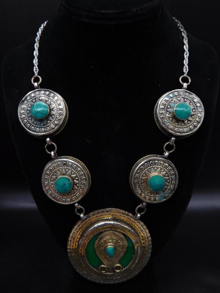 MALACHITE AND TURQUOISE STUDDED STATEMENT NECKLACE ROCK STONE LAPIDARY SPECIMEN: MALACHITE AND TURQUOISE STUDDED STATEMENT NECKLACE ROCK STONE LAPIDARY SPECIMEN — Part of our Discover Vintage Vault, Crystals and Gems auction at HATMAN'S Auctions! Please see photos for measuremen