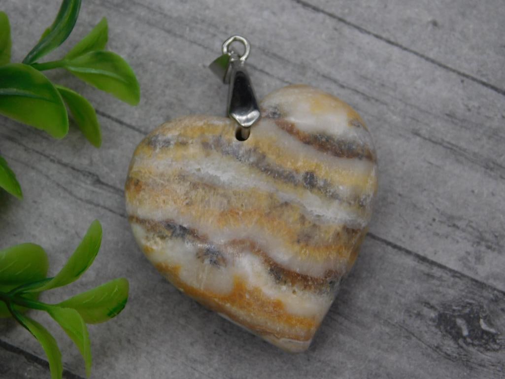 BANDED CALCITE HEART PENDANT ROCK STONE LAPIDARY SPECIMEN: BANDED CALCITE HEART PENDANT ROCK STONE LAPIDARY SPECIMEN — Part of our Discover Vintage Vault, Crystals and Gems auction at HATMAN'S Auctions! Please see photos for measurements and condition. YES,