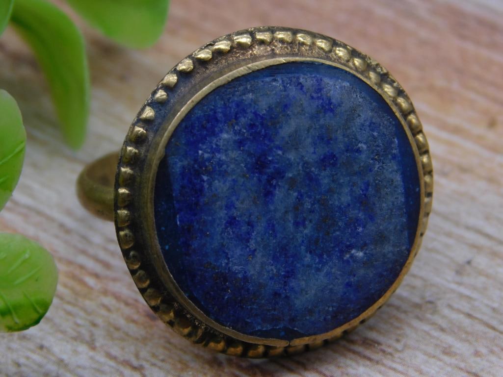 LAPIS LAZULI RING SIZE 9 ROCK STONE LAPIDARY SPECIMEN: LAPIS LAZULI RING SIZE 9 ROCK STONE LAPIDARY SPECIMEN — Part of our Discover Vintage Vault, Crystals and Gems auction at HATMAN'S Auctions! Please see photos for measurements and condition. YES, we