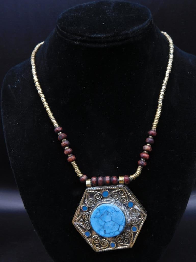 TURQUOISE PENDANT ON CHAIN NECKLACE ROCK STONE LAPIDARY SPECIMEN: TURQUOISE PENDANT ON CHAIN NECKLACE ROCK STONE LAPIDARY SPECIMEN — Part of our Discover Vintage Vault, Crystals and Gems auction at HATMAN'S Auctions! Please see photos for measurements and conditio