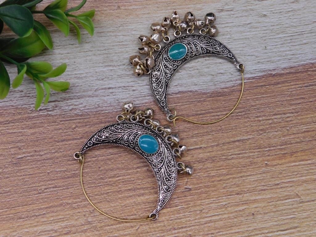 TURQUOISE HOOP EARRINGS WITH BELLS ROCK STONE LAPIDARY SPECIMEN: TURQUOISE HOOP EARRINGS WITH BELLS ROCK STONE LAPIDARY SPECIMEN — Part of our Discover Vintage Vault, Crystals and Gems auction at HATMAN'S Auctions! Please see photos for measurements and