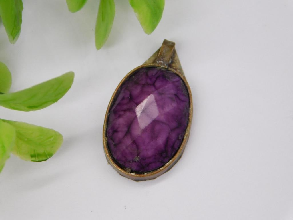 STONE PENDANT ROCK STONE LAPIDARY SPECIMEN: STONE PENDANT ROCK STONE LAPIDARY SPECIMEN — Part of our Discover Vintage Vault, Crystals and Gems auction at HATMAN'S Auctions! Please see photos for measurements and condition. YES, we have