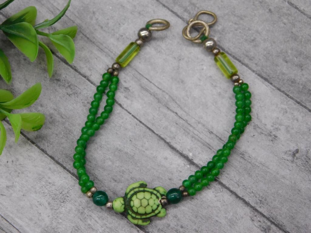 BEADED BRACELET WITH TURTLE ACCENT ROCK STONE LAPIDARY SPECIMEN: BEADED BRACELET WITH TURTLE ACCENT ROCK STONE LAPIDARY SPECIMEN — Part of our Discover Vintage Vault, Crystals and Gems auction at HATMAN'S Auctions! Please see photos for measurements and condition