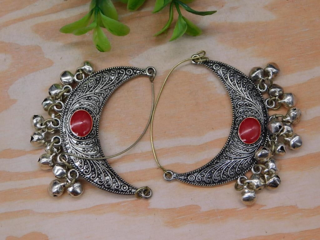 RED JASPER HOOP EARRINGS WITH BELLS ROCK STONE LAPIDARY SPECIMEN: RED JASPER HOOP EARRINGS WITH BELLS ROCK STONE LAPIDARY SPECIMEN — Part of our Discover Vintage Vault, Crystals and Gems auction at HATMAN'S Auctions! Please see photos for measurements and
