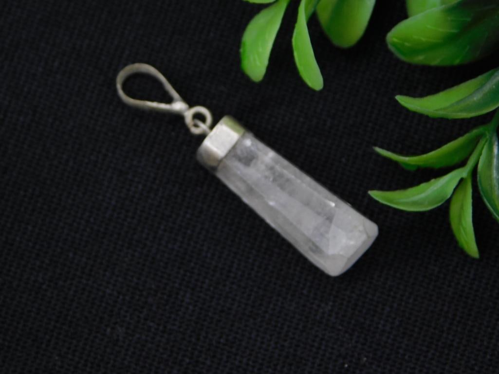 QUARTZ PENDANT ROCK STONE LAPIDARY SPECIMEN: QUARTZ PENDANT ROCK STONE LAPIDARY SPECIMEN — Part of our Discover Vintage Vault, Crystals and Gems auction at HATMAN'S Auctions! Please see photos for measurements and condition. YES, we have