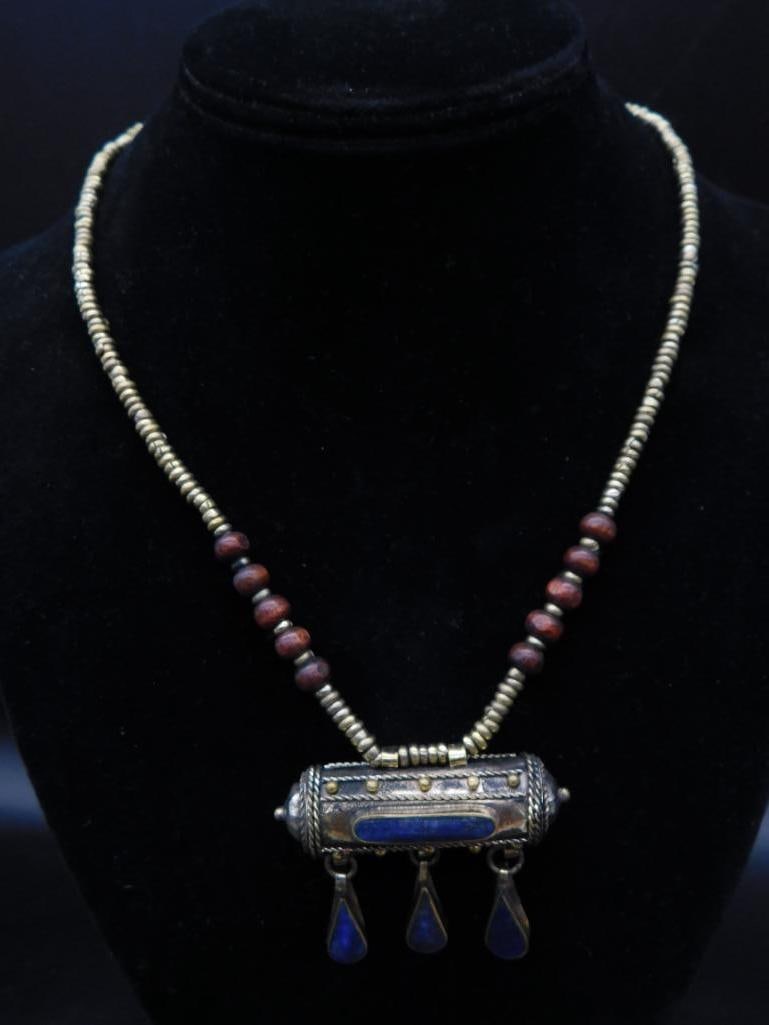 LAPIS LAZULI STUDDED NECKLACE ROCK STONE LAPIDARY SPECIMEN: LAPIS LAZULI STUDDED NECKLACE ROCK STONE LAPIDARY SPECIMEN — Part of our Discover Vintage Vault, Crystals and Gems auction at HATMAN'S Auctions! Please see photos for measurements and condition.