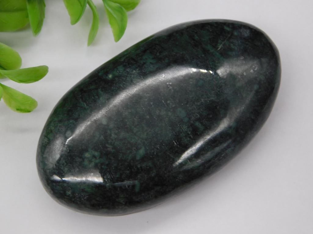 PALM STONE ROCK STONE LAPIDARY SPECIMEN: PALM STONE ROCK STONE LAPIDARY SPECIMEN — Part of our Discover Vintage Vault, Crystals and Gems auction at HATMAN'S Auctions! Please see photos for measurements and condition. YES, we have in-house