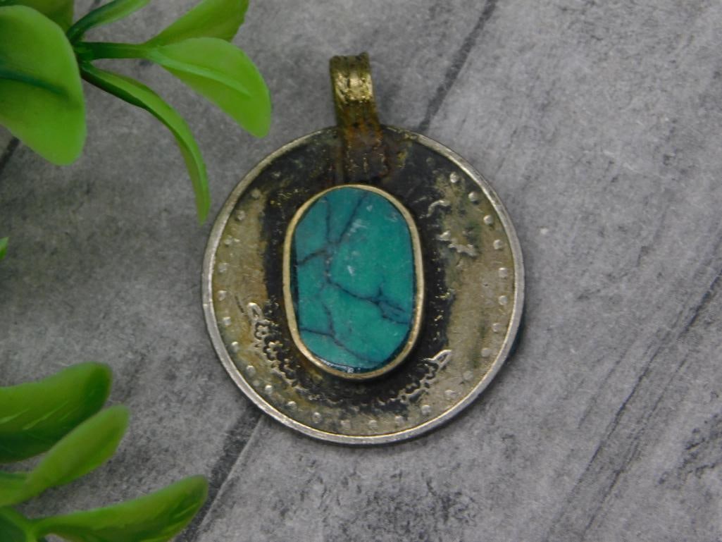 TURQUOISE COIN PENDANT ROCK STONE LAPIDARY SPECIMEN: TURQUOISE COIN PENDANT ROCK STONE LAPIDARY SPECIMEN — Part of our Discover Vintage Vault, Crystals and Gems auction at HATMAN'S Auctions! Please see photos for measurements and condition. YES, we