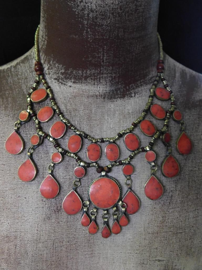 RED JASPER NECKLACE ROCK STONE LAPIDARY SPECIMEN: RED JASPER NECKLACE ROCK STONE LAPIDARY SPECIMEN — Part of our Discover Vintage Vault, Crystals and Gems auction at HATMAN'S Auctions! Please see photos for measurements and condition. YES, we have