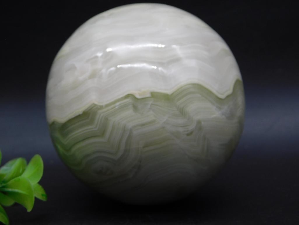 STONE SPHERE ROCK STONE LAPIDARY SPECIMEN: STONE SPHERE ROCK STONE LAPIDARY SPECIMEN — Part of our Discover Vintage Vault, Crystals and Gems auction at HATMAN'S Auctions! Please see photos for measurements and condition. YES, we have in-hous