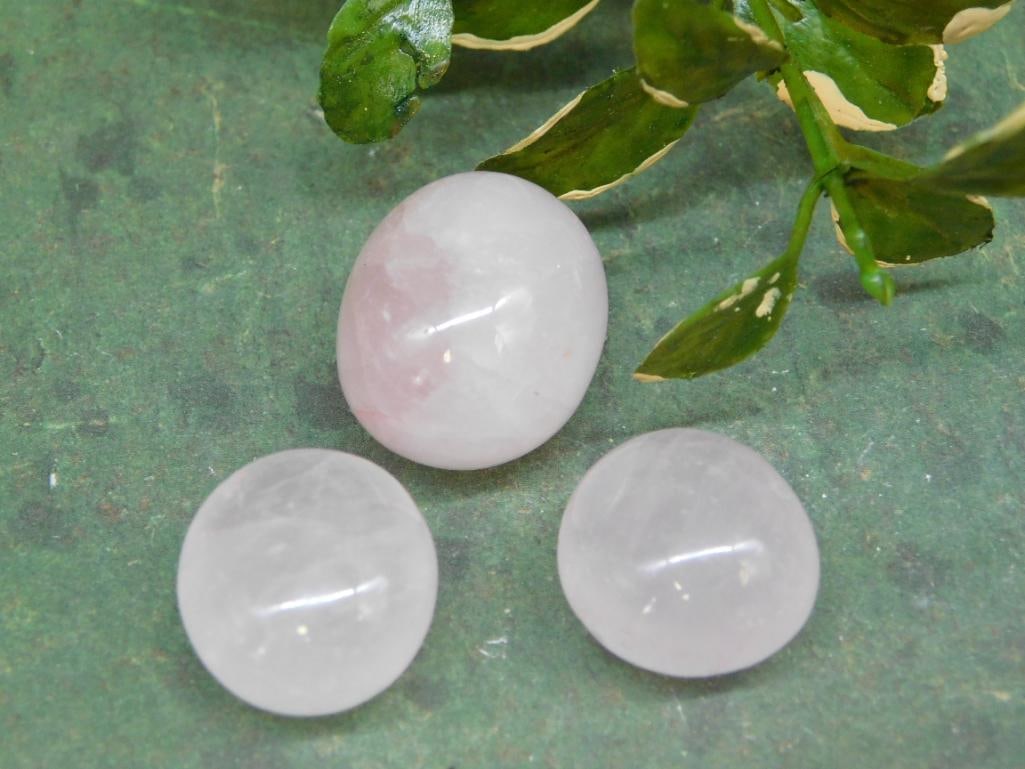 ROSE QUARTZ ROCK STONE LAPIDARY SPECIMEN: ROSE QUARTZ ROCK STONE LAPIDARY SPECIMEN — Part of our Discover Sunken Cove, Crystals and Gems auction at HATMAN'S Auctions! Please see photos for measurements and condition. YES, we have in-house