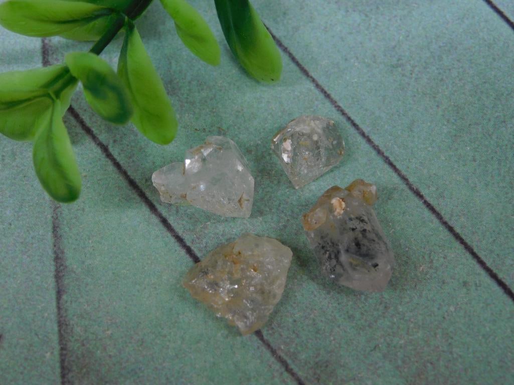 HERKIMER DIAMONDS ROCK STONE LAPIDARY SPECIMEN: HERKIMER DIAMONDS ROCK STONE LAPIDARY SPECIMEN — Part of our Discover Sunken Cove, Crystals and Gems auction at HATMAN'S Auctions! Please see photos for measurements and condition. YES, we have