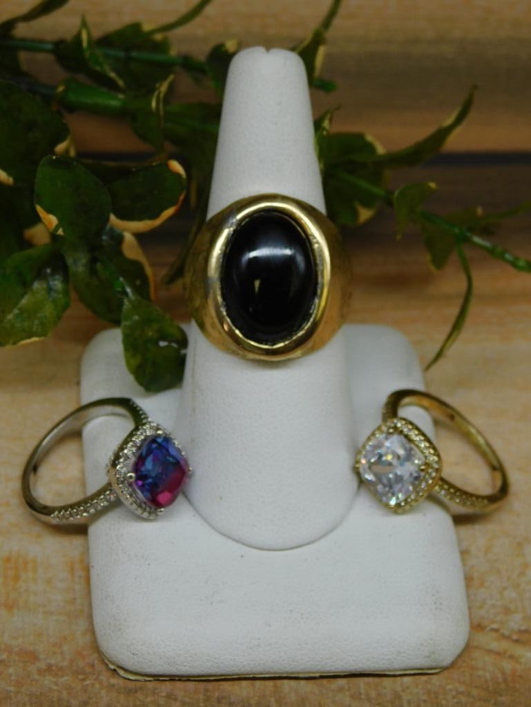 STONE RINGS ROCK STONE LAPIDARY SPECIMEN: STONE RINGS ROCK STONE LAPIDARY SPECIMEN — Part of our Discover Sunken Cove, Crystals and Gems auction at HATMAN'S Auctions! Please see photos for measurements and condition. YES, we have in-house