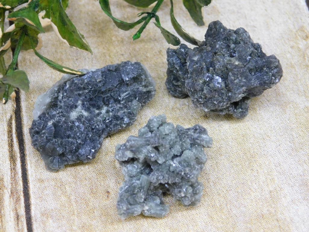 PREHNITE ROCK STONE LAPIDARY SPECIMEN: PREHNITE ROCK STONE LAPIDARY SPECIMEN — Part of our Discover Sunken Cove, Crystals and Gems auction at HATMAN'S Auctions! Please see photos for measurements and condition. YES, we have in-house