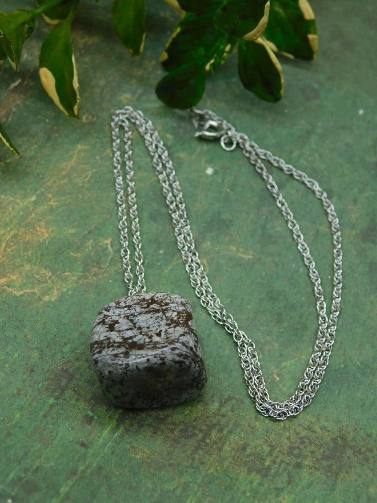 GENUINE STONE PENDANT ON CHAIN NECKLACE ROCK STONE LAPIDARY SPECIMEN: GENUINE STONE PENDANT ON CHAIN NECKLACE ROCK STONE LAPIDARY SPECIMEN — Part of our Discover Sunken Cove, Crystals and Gems auction at HATMAN'S Auctions! Please see photos for measurements and