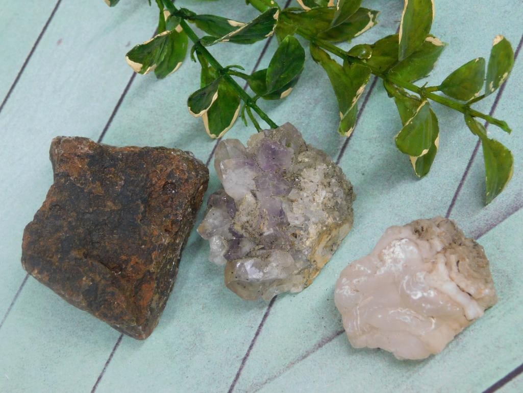 MIXED LOT ROCK STONE LAPIDARY SPECIMEN: MIXED LOT ROCK STONE LAPIDARY SPECIMEN — Part of our Discover Sunken Cove, Crystals and Gems auction at HATMAN'S Auctions! Please see photos for measurements and condition. YES, we have in-house
