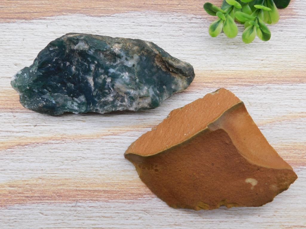 MIXED ROUGH LOT ROCK STONE LAPIDARY SPECIMEN: MIXED ROUGH LOT ROCK STONE LAPIDARY SPECIMEN — Part of our Discover Sunken Cove, Crystals and Gems auction at HATMAN'S Auctions! Please see photos for measurements and condition. YES, we have