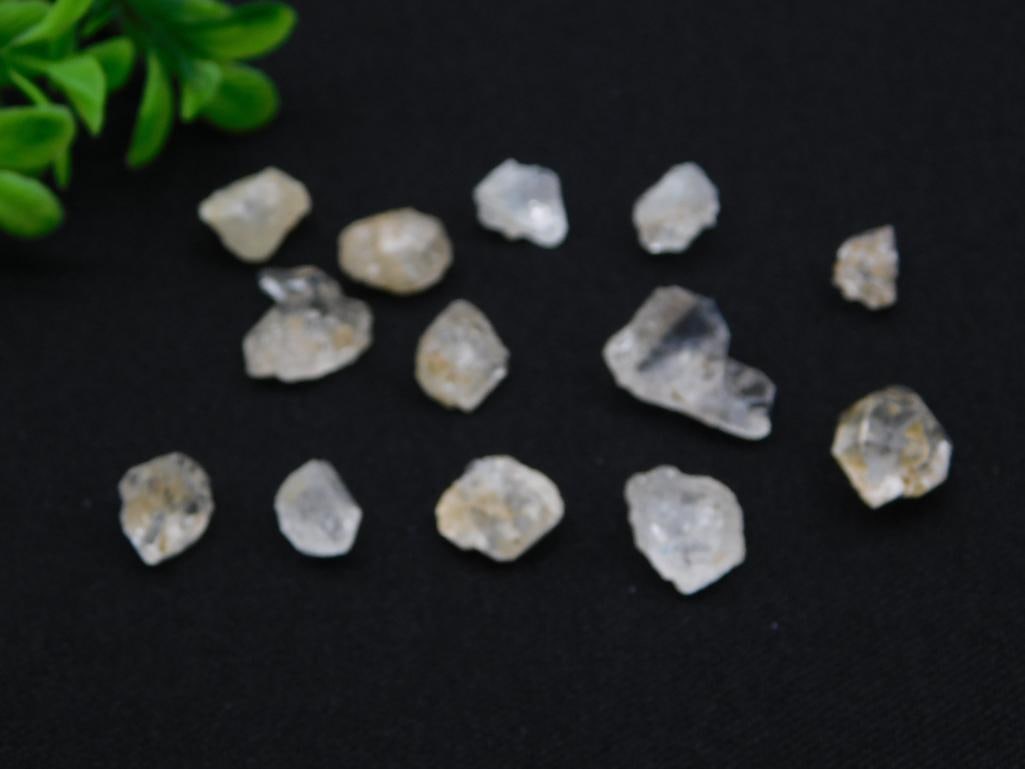 HERKIMER DIAMONDS ROCK STONE LAPIDARY SPECIMEN: HERKIMER DIAMONDS ROCK STONE LAPIDARY SPECIMEN — Part of our Discover Sunken Cove, Crystals and Gems auction at HATMAN'S Auctions! Please see photos for measurements and condition. YES, we have in-h