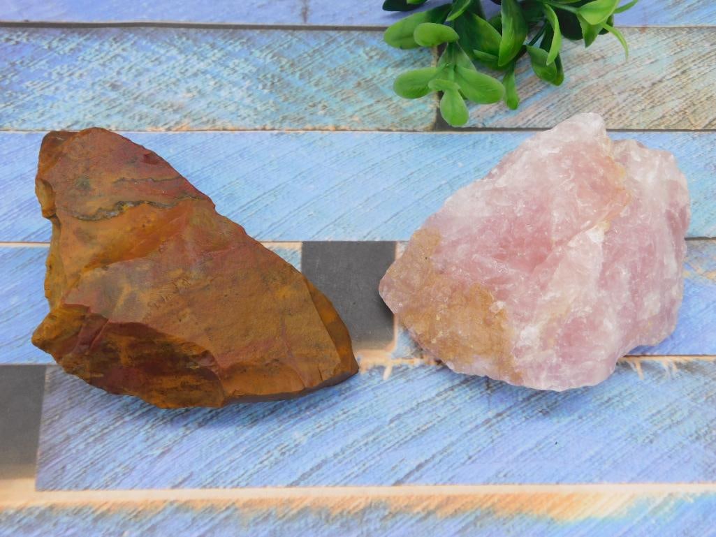 MIXED ROUGH LOT ROCK STONE LAPIDARY SPECIMEN: MIXED ROUGH LOT ROCK STONE LAPIDARY SPECIMEN — Part of our Discover Sunken Cove, Crystals and Gems auction at HATMAN'S Auctions! Please see photos for measurements and condition. YES, we have