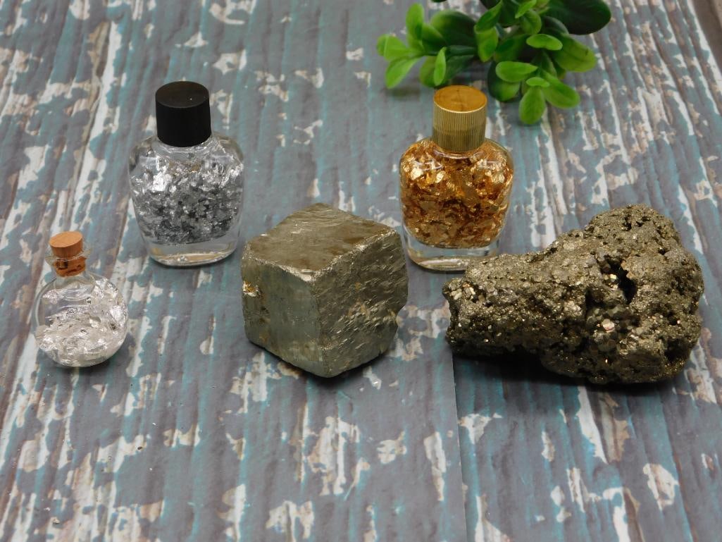 MIXED LOT ROCK STONE LAPIDARY SPECIMEN: MIXED LOT ROCK STONE LAPIDARY SPECIMEN — Part of our Discover Sunken Cove, Crystals and Gems auction at HATMAN'S Auctions! Please see photos for measurements and condition. YES, we have in-house shi