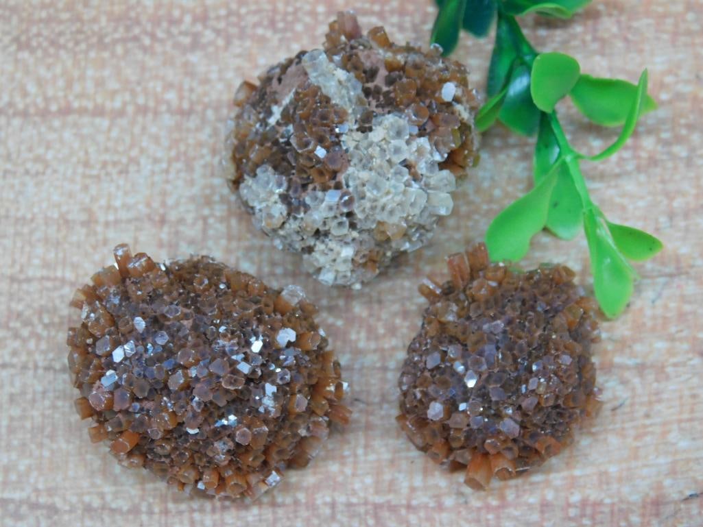 ARAGONITE ROCK STONE LAPIDARY SPECIMEN: ARAGONITE ROCK STONE LAPIDARY SPECIMEN — Part of our Discover Sunken Cove, Crystals and Gems auction at HATMAN'S Auctions! Please see photos for measurements and condition. YES, we have in-house shi