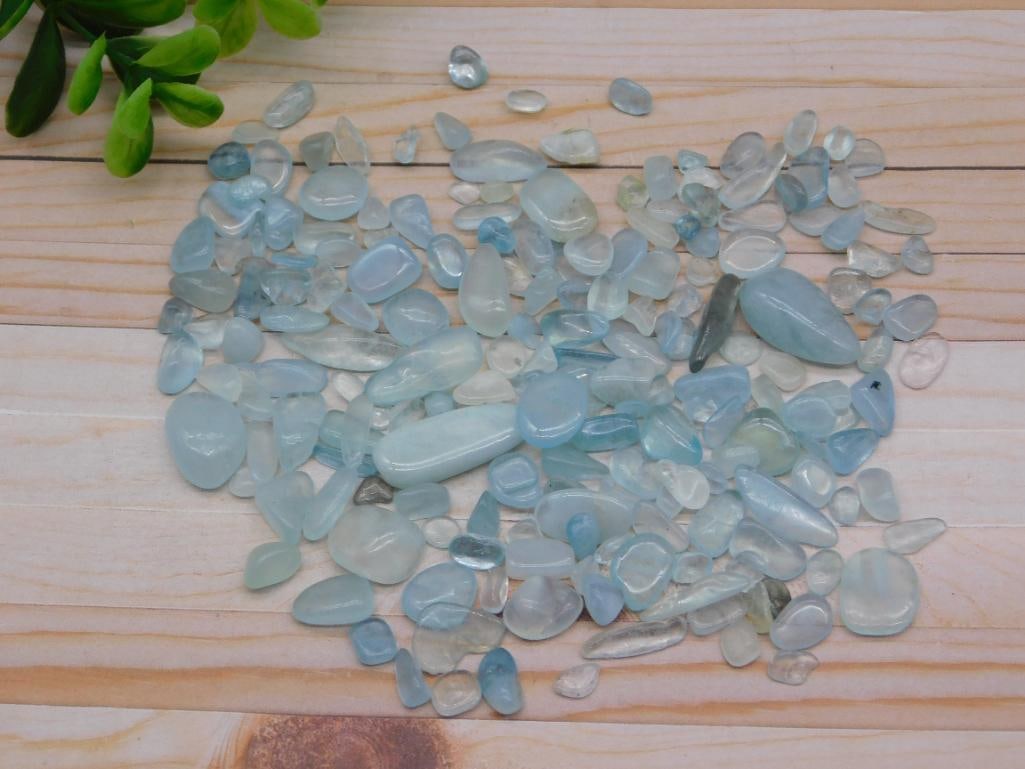 AQUAMARINE ROCK STONE LAPIDARY SPECIMEN: AQUAMARINE ROCK STONE LAPIDARY SPECIMEN — Part of our Discover Sunken Cove, Crystals and Gems auction at HATMAN'S Auctions! Please see photos for measurements and condition. YES, we have in-house