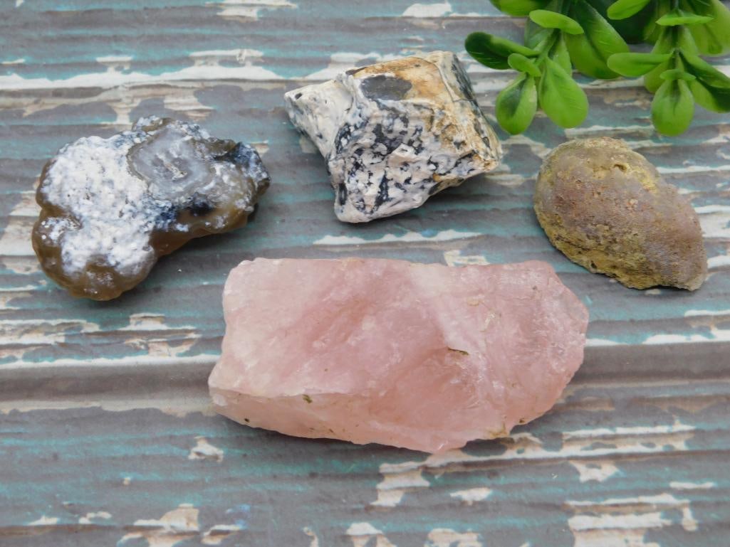 MIXED ROUGH LOT ROCK STONE LAPIDARY SPECIMEN: MIXED ROUGH LOT ROCK STONE LAPIDARY SPECIMEN — Part of our Discover Sunken Cove, Crystals and Gems auction at HATMAN'S Auctions! Please see photos for measurements and condition. YES, we have in-hou