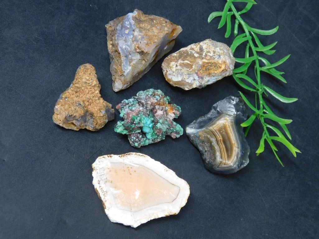 MIXED ROUGH LOT ROCK STONE LAPIDARY SPECIMEN: MIXED ROUGH LOT ROCK STONE LAPIDARY SPECIMEN — Part of our Discover Sunken Cove, Crystals and Gems auction at HATMAN'S Auctions! Please see photos for measurements and condition. YES, we have