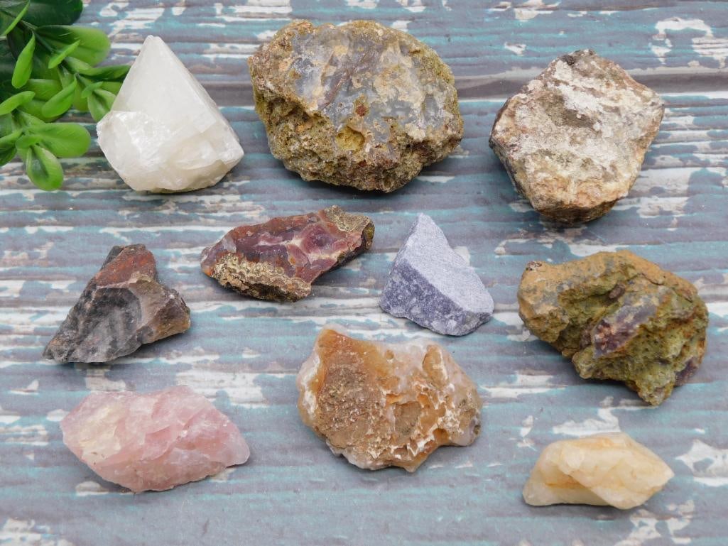 MIXED ROUGH LOT ROCK STONE LAPIDARY SPECIMEN: MIXED ROUGH LOT ROCK STONE LAPIDARY SPECIMEN