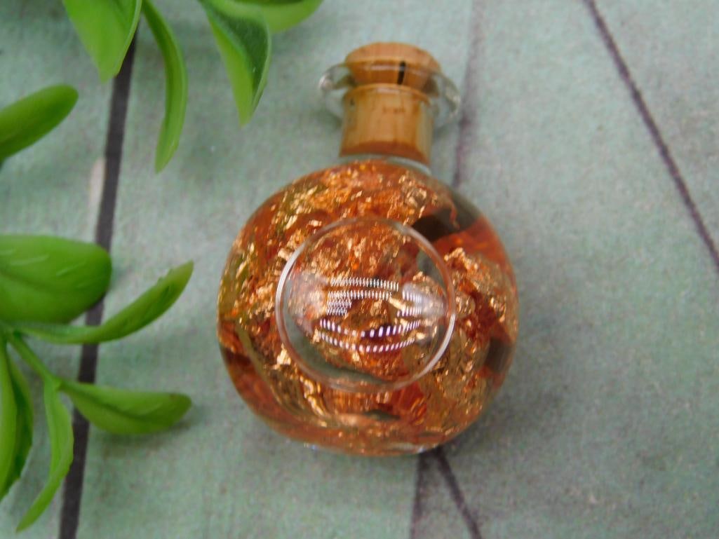 COPPER FLAKES IN BOTTLE ROCK STONE LAPIDARY SPECIMEN (1 of 2)