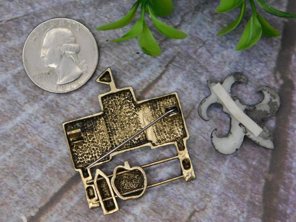 Two Decorative Pins School and Fleur-de-Lis - 2